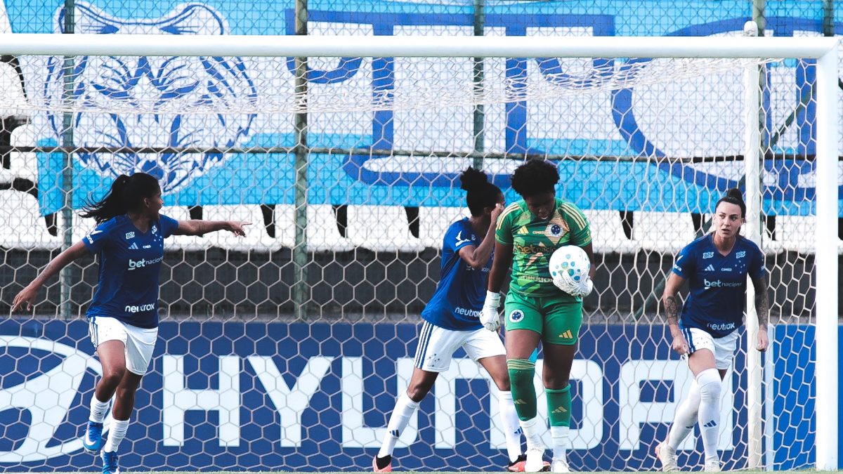 Técnico do Cruzeiro rasga elogios a goleira: ‘Fazendo coisas extraordinárias todo dia’