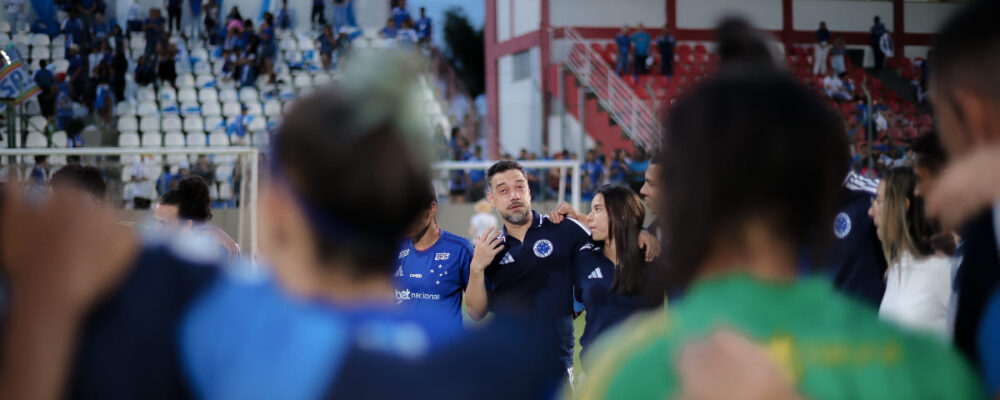Técnico teoriza e promete investigar problema que aflige o Cruzeiro: ‘Trazer à tona’