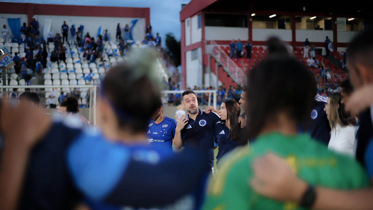 Técnico teoriza e promete investigar problema que aflige o Cruzeiro: ‘Trazer à tona’