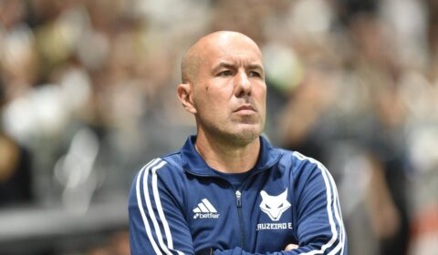 Torcedores do Cruzeiro invadem perfil de Jardim por negociação com Flamengo: ‘Judas’