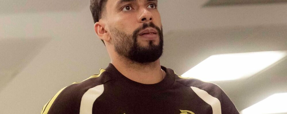 Torcedores do Flamengo reagem a Paquetá no banco na estreia de Jardim