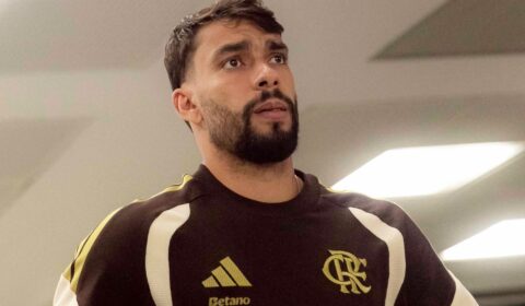 Torcedores do Flamengo reagem a Paquetá no banco na estreia de Jardim