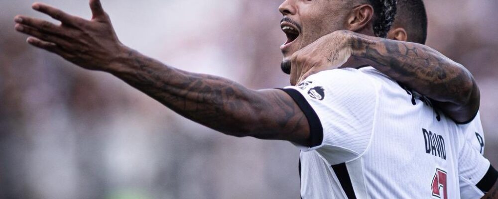 Vasco vence Grêmio e segue invicto com Renato Gaúcho