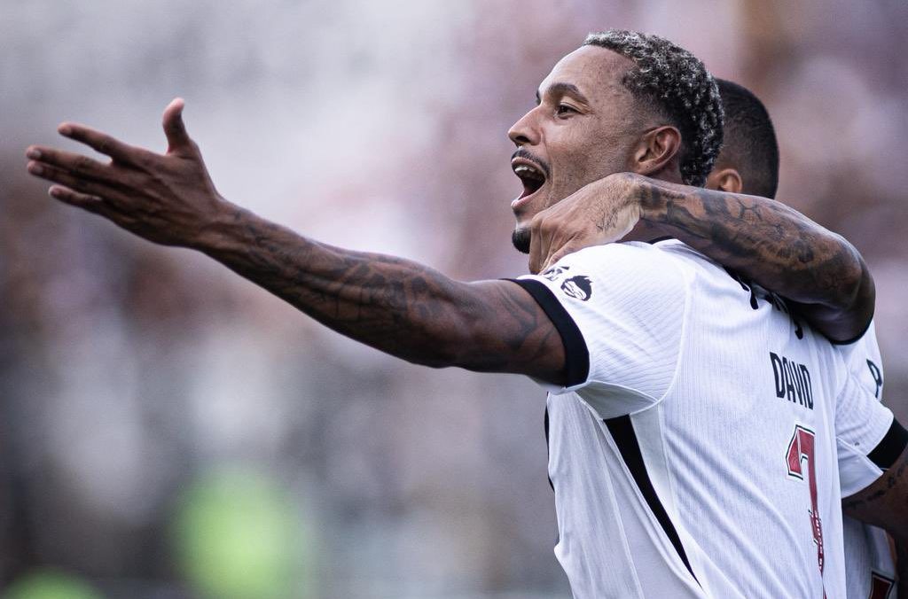 Vasco vence Grêmio e segue invicto com Renato Gaúcho