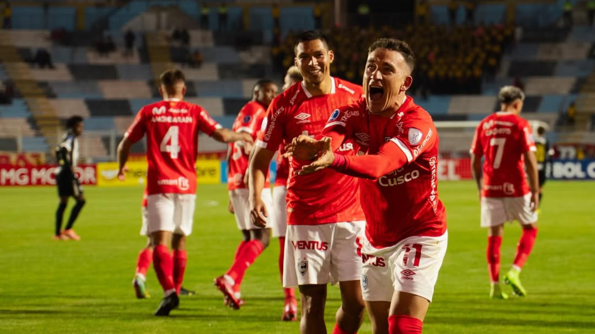 Bandiera comemora gol do Cienciano contra o Atlético - (foto: Divulgação/Cienciano)