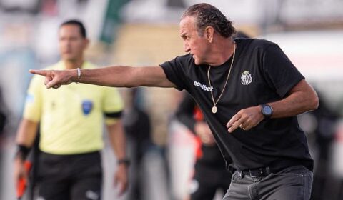 Antes de derrota, Cuca gritou a elenco do Santos: ‘Esse jogo é impossível perder!’