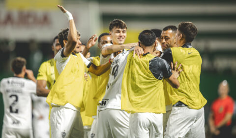 Antes desacreditado, meia se isola na vice-artilharia do Atlético em 2026