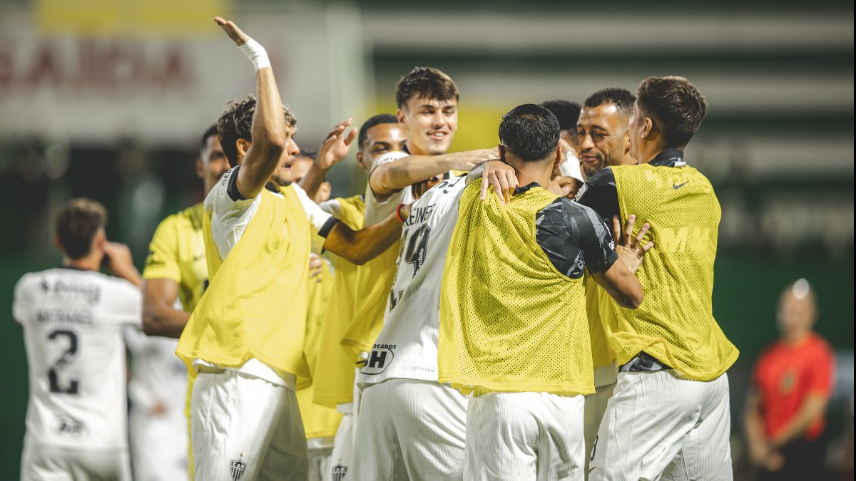 Antes desacreditado, meia se isola na vice-artilharia do Atlético em 2026