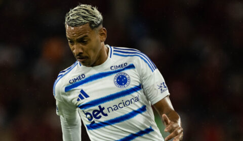 Apresentador exalta joia do Cruzeiro e questiona Matheus Pereira: ‘Jogo abaixo’