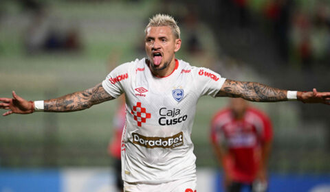 Arma do Cienciano contra Atlético é ex-seleção e tem mais de 200 gols