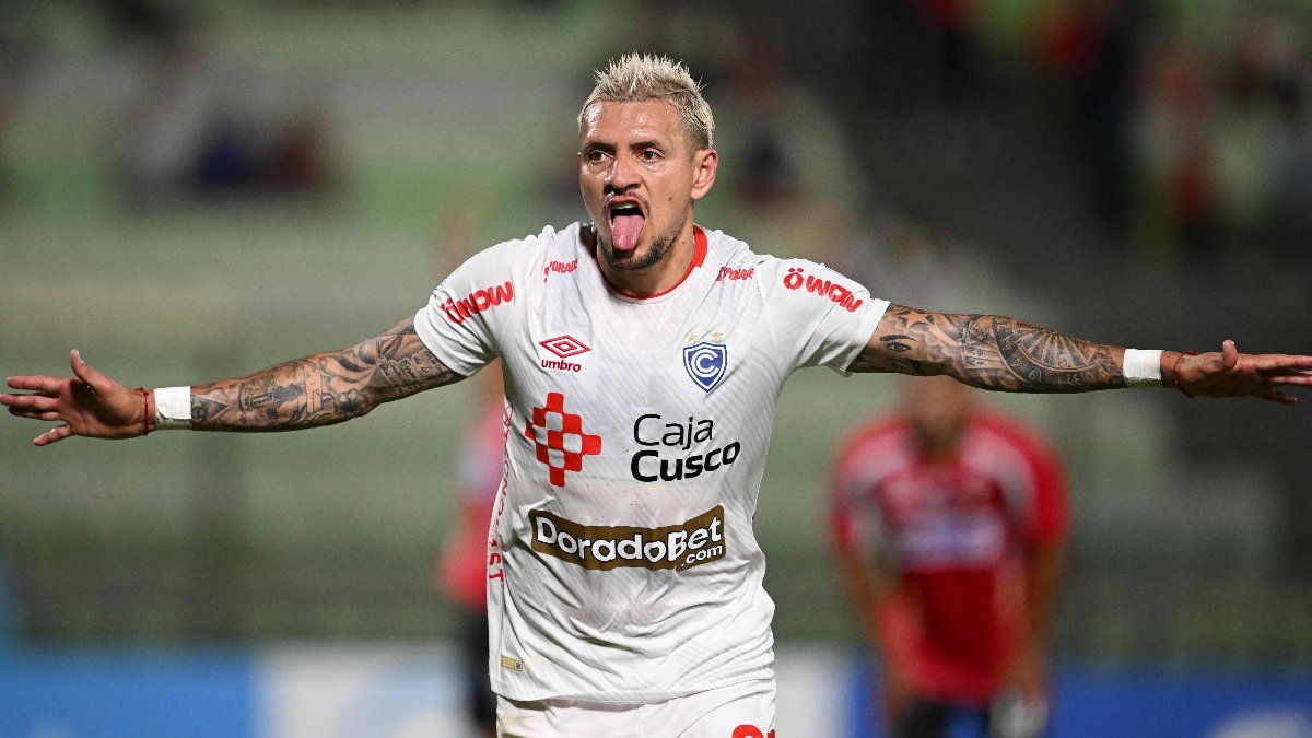 Arma do Cienciano contra Atlético é ex-seleção e tem mais de 200 gols