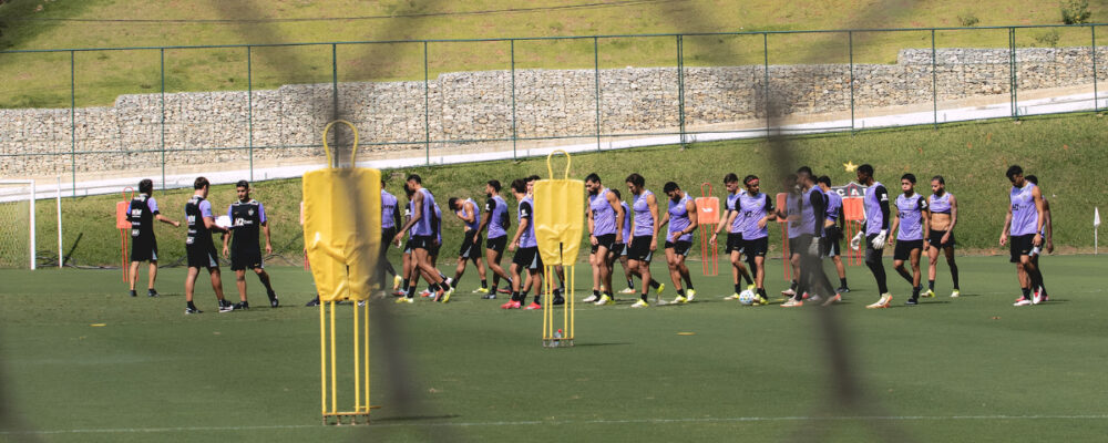 Atacante do Atlético se recupera de lesão e volta a ser opção para Domínguez