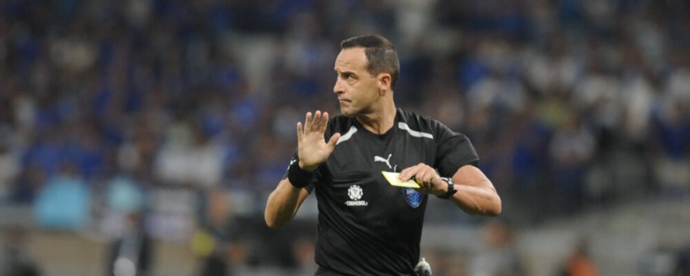 Atacante do Boca é expulso ainda no primeiro tempo contra o Cruzeiro