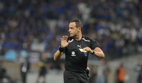 Atacante do Boca é expulso ainda no primeiro tempo contra o Cruzeiro