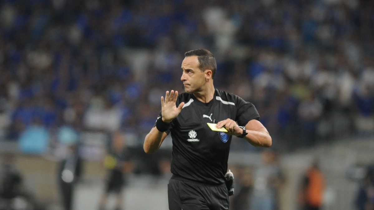 Atacante do Boca é expulso ainda no primeiro tempo contra o Cruzeiro