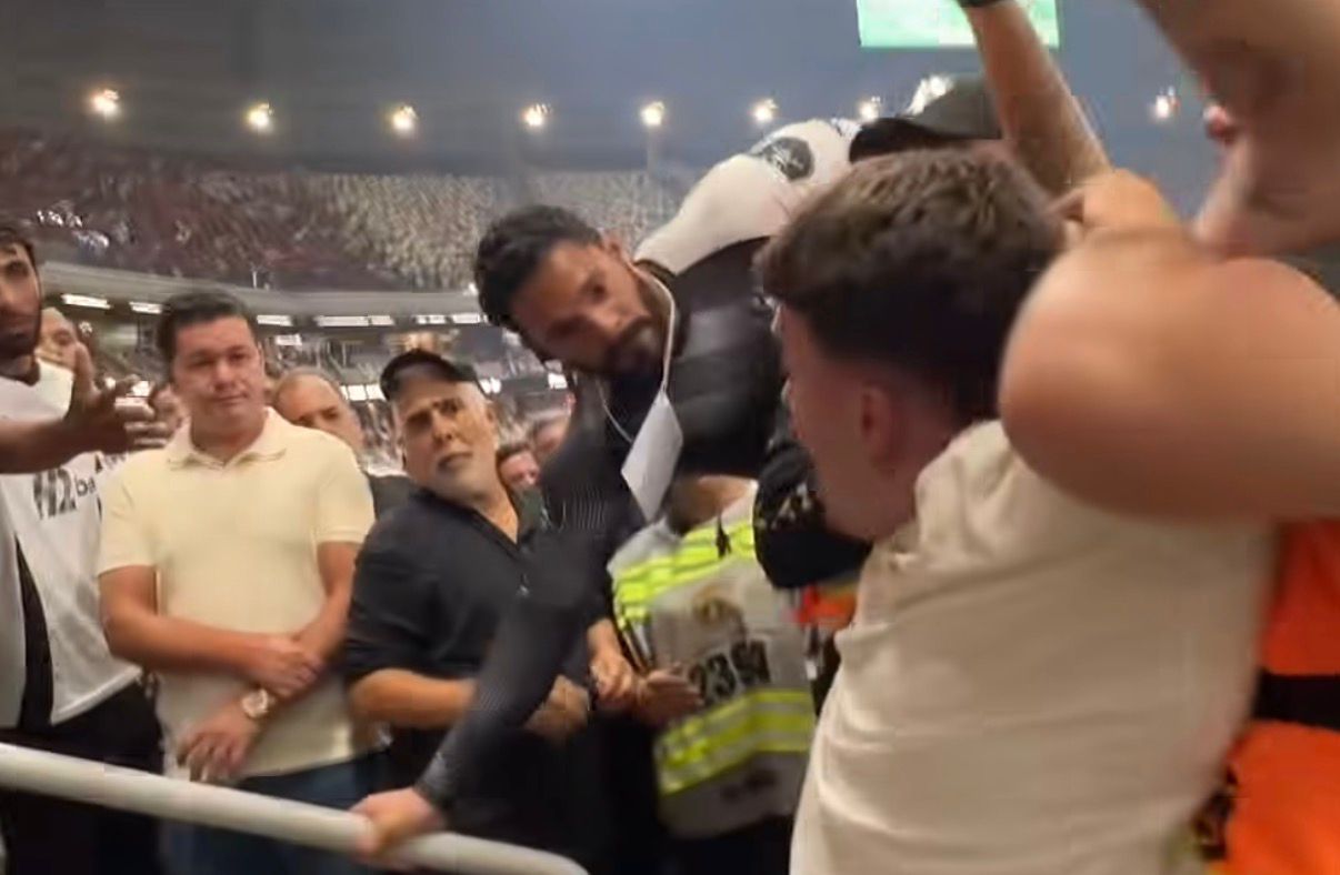 Chefe de segurança privada da Arena MRV encara torcedor do Atlético durante abordagem no estádio - (foto: Reprodução/Redes sociais)