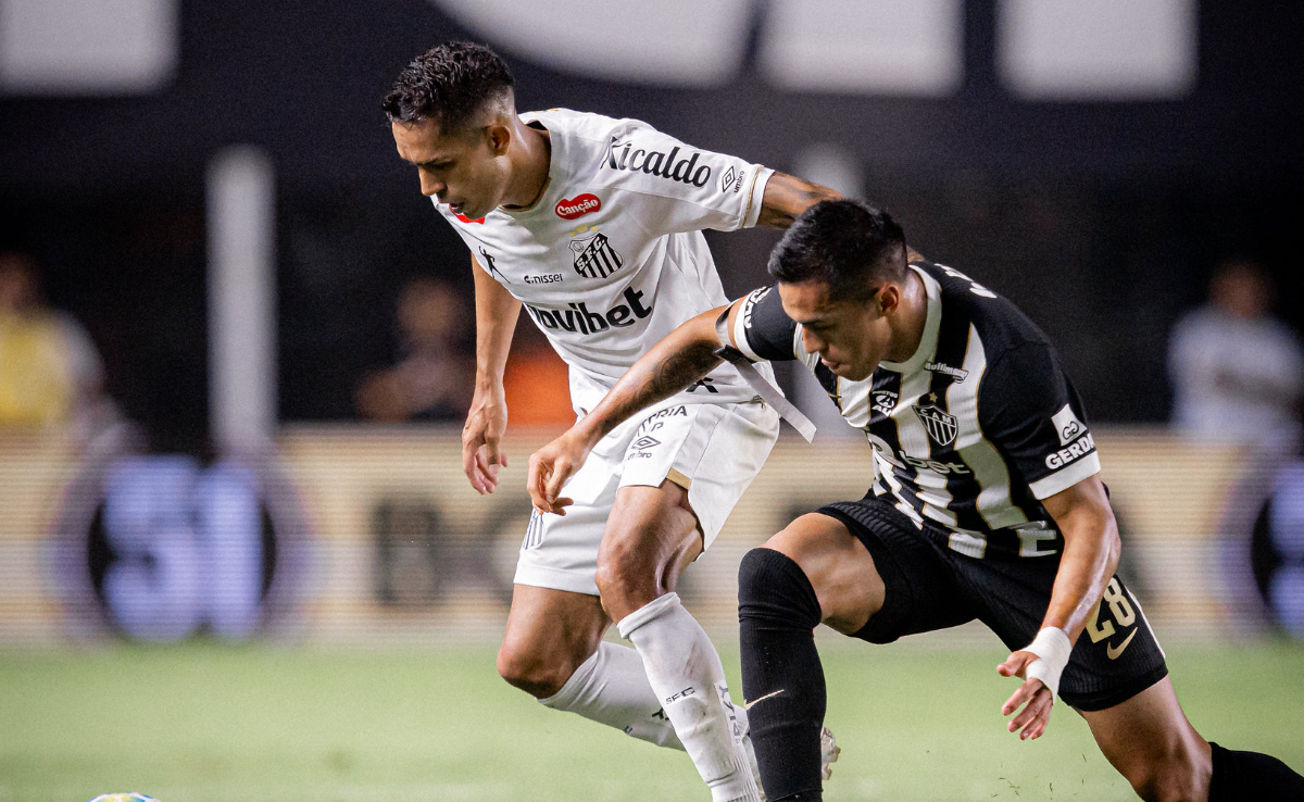 Atlético amplia histórico negativo na Vila e rendimento ruim como visitante no Brasileiro