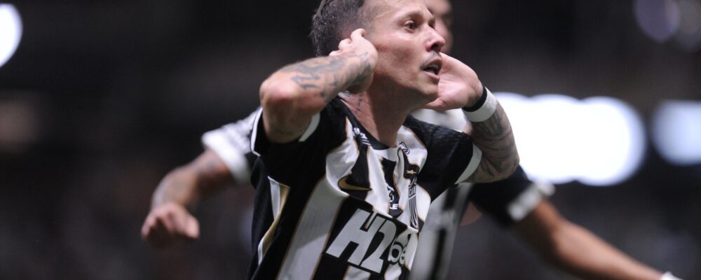 Bernard pede desculpas por gestos à torcida do Atlético: ‘Não é o meu perfil’