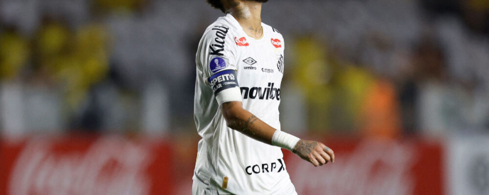 Chamado de ‘mimado’, Neymar manda torcedor do Santos ‘calar a boca’: ‘Vou te dar um minuto de fama’