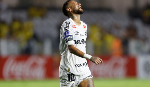 Chamado de ‘mimado’, Neymar manda torcedor do Santos ‘calar a boca’: ‘Vou te dar um minuto de fama’