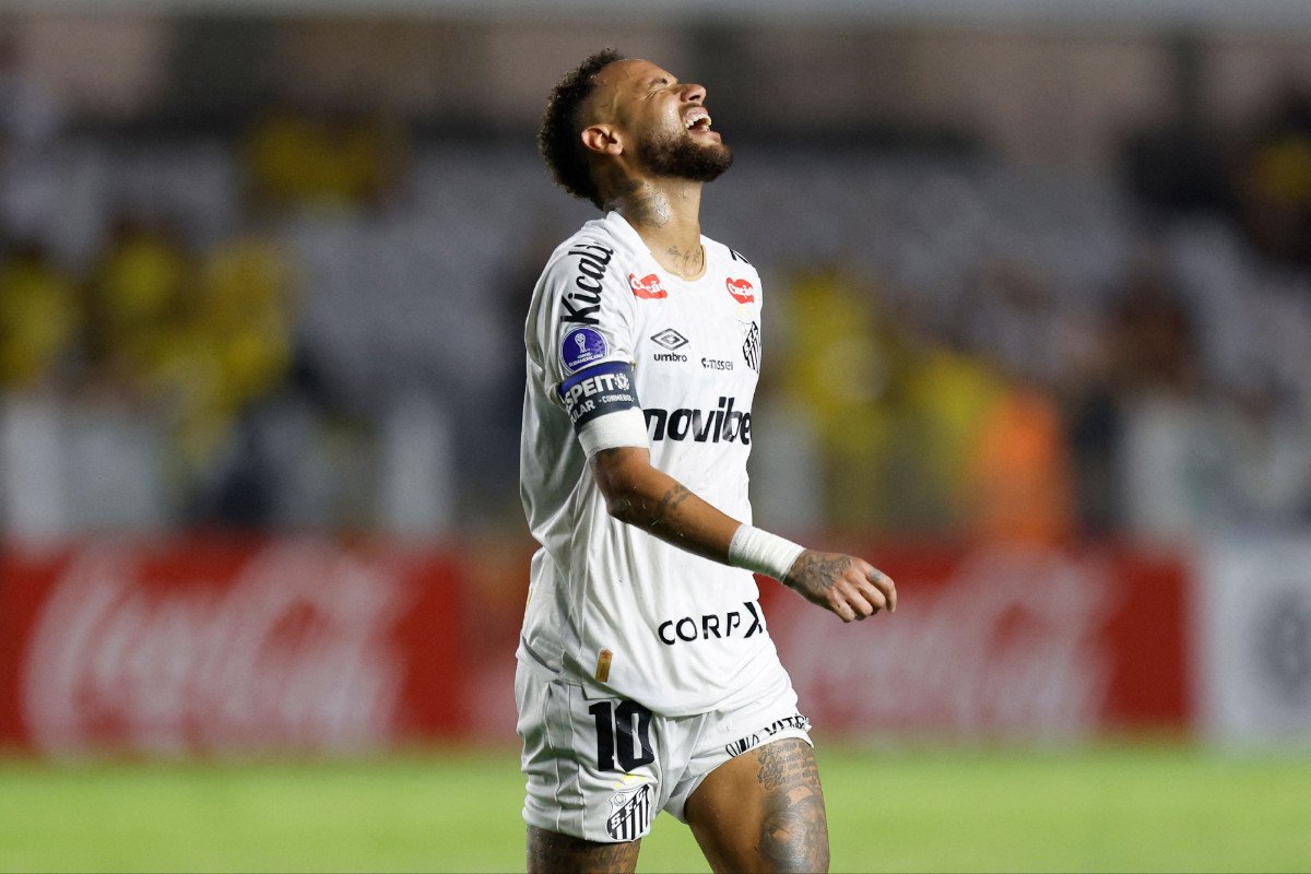 Chamado de ‘mimado’, Neymar manda torcedor do Santos ‘calar a boca’: ‘Vou te dar um minuto de fama’