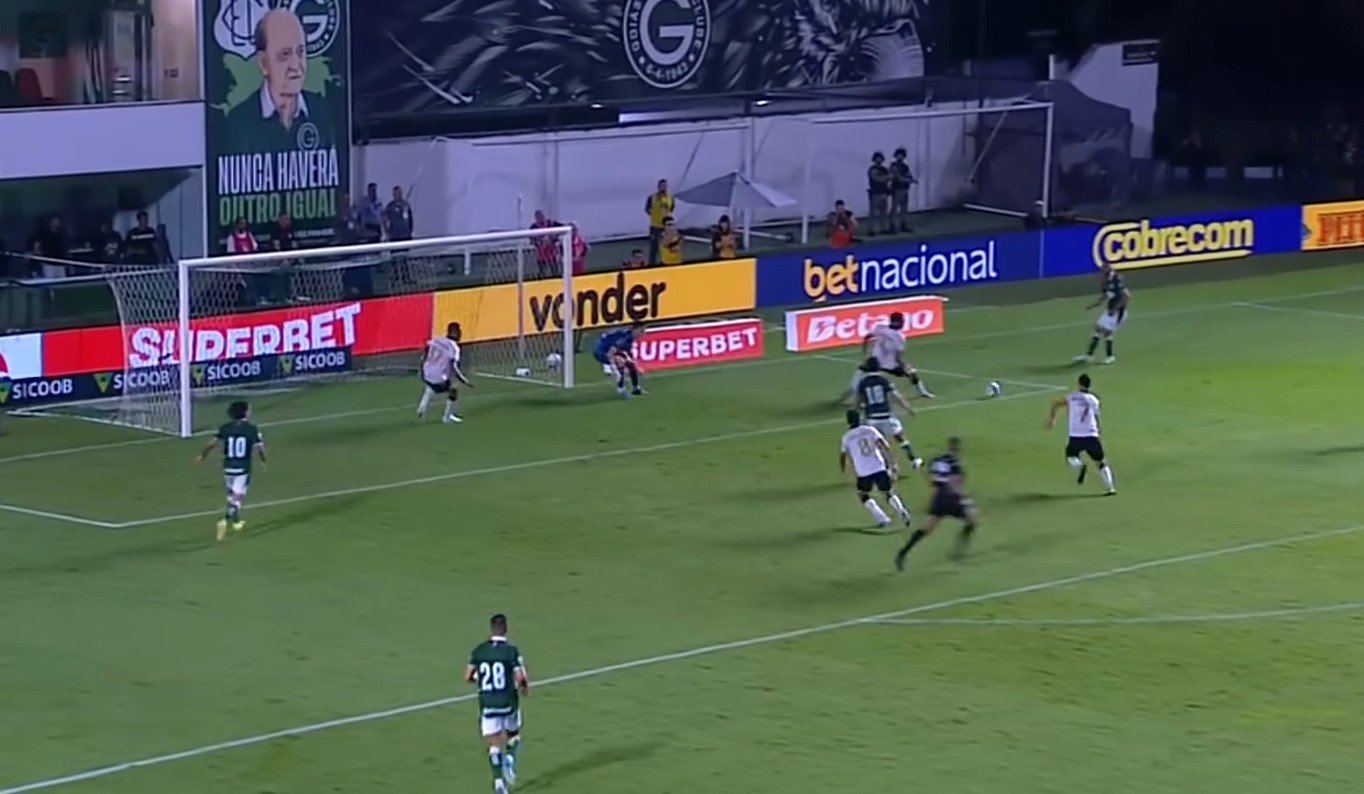 Com auxílio de ex-Cruzeiro, cria do Atlético coloca time no topo da Série B