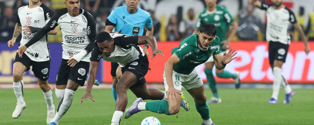 Com dois a menos, Corinthians segura líder Palmeiras pelo Brasileiro
