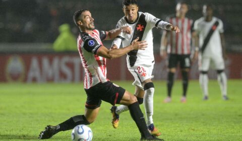 Com reservas, Vasco empata com Barracas Central na estreia da Sul-Americana