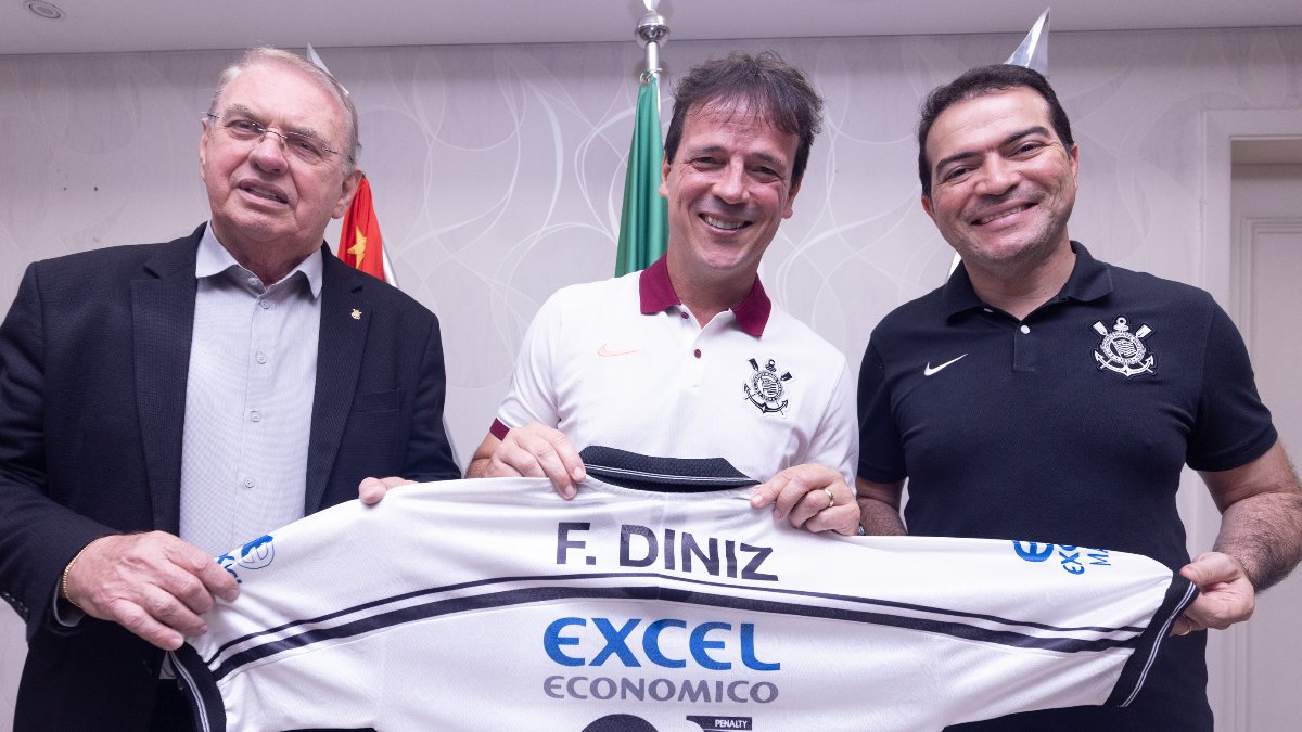 Corinthians anuncia contratação de Fernando Diniz, substituto de Dorival