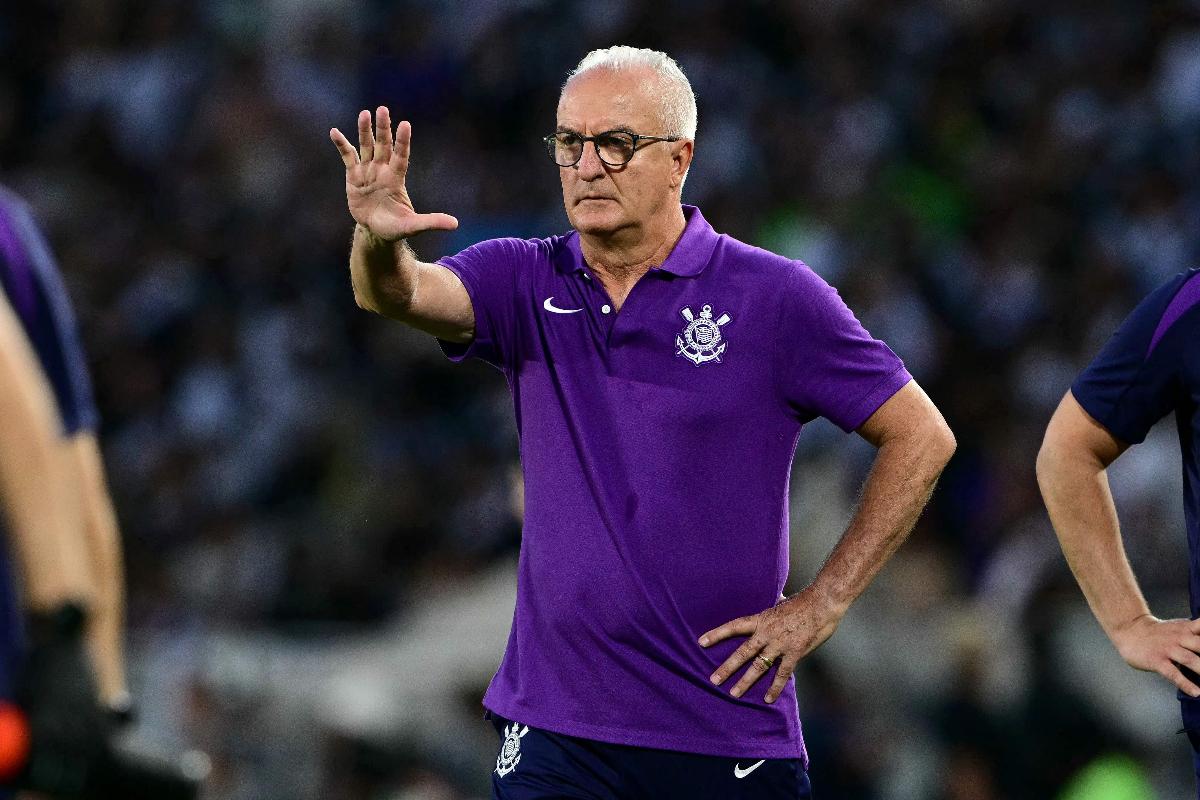 Corinthians demite Dorival Júnior e define ex-América como substituto interino