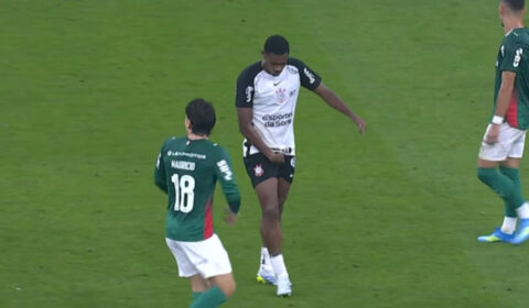 Corinthians pune André por gesto obsceno contra o Palmeiras