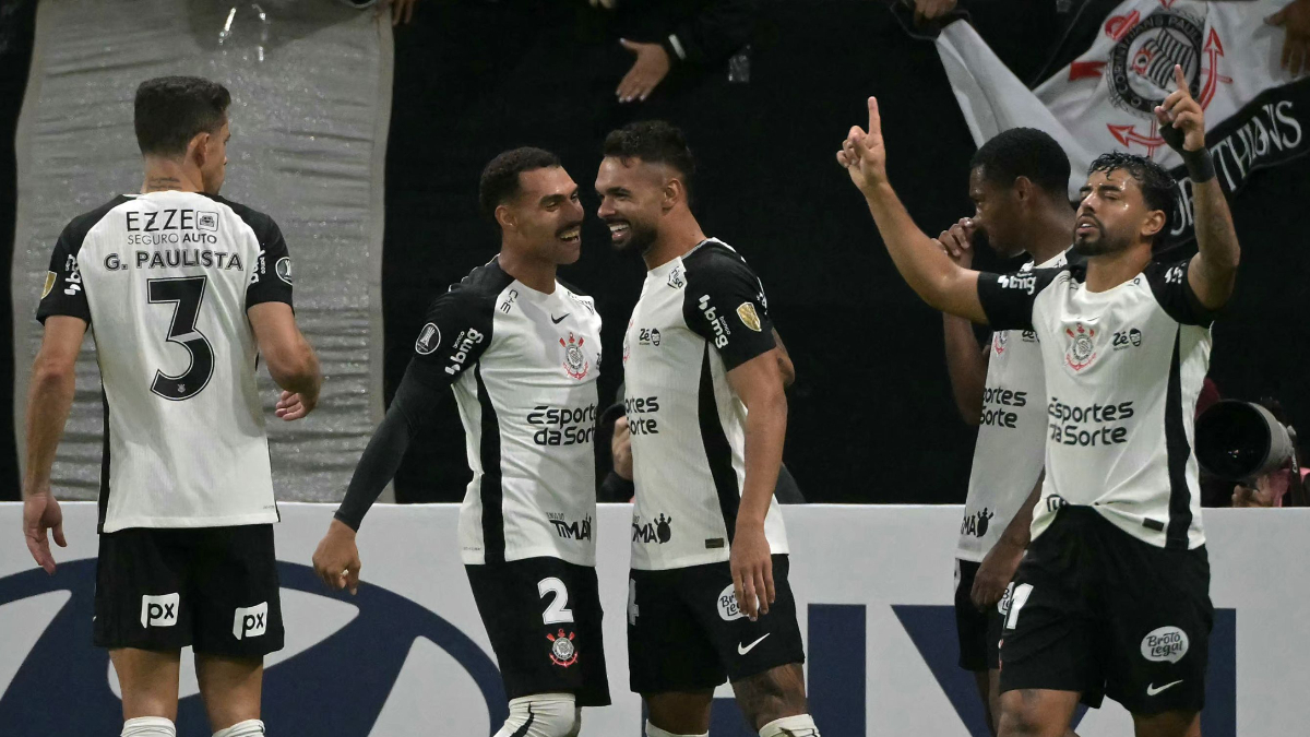 Corinthians vence Santa Fe e segue como líder de grupo na Libertadores
