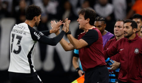 Corinthians vence o Peñarol e encaminha vaga no mata-mata da Libertadores