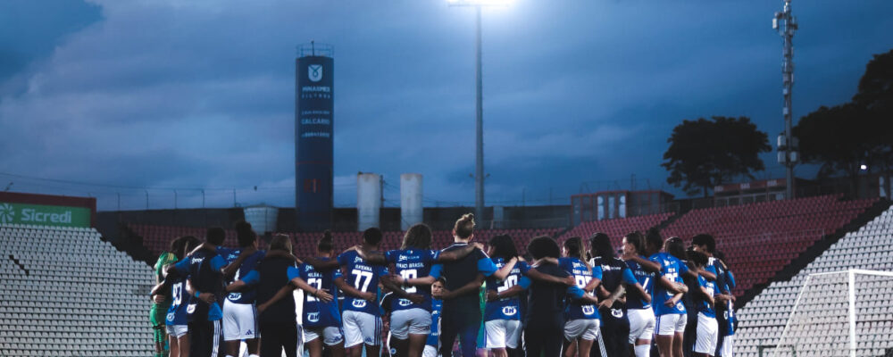 Cruzeiro adia, mas não tira do radar sonho da casa própria para o futebol feminino