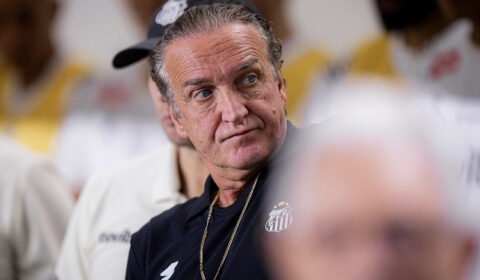 Cuca consultou Gabigol antes de expulsão, admite excesso e ‘esquece’ vermelho em final