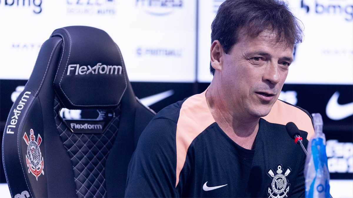 Diniz brinca com repórter em apresentação no Corinthians: ‘Vai ser minha auxiliar’