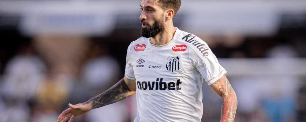 Dirigente do Santos explica confusão sobre contrato de atacante do Cruzeiro