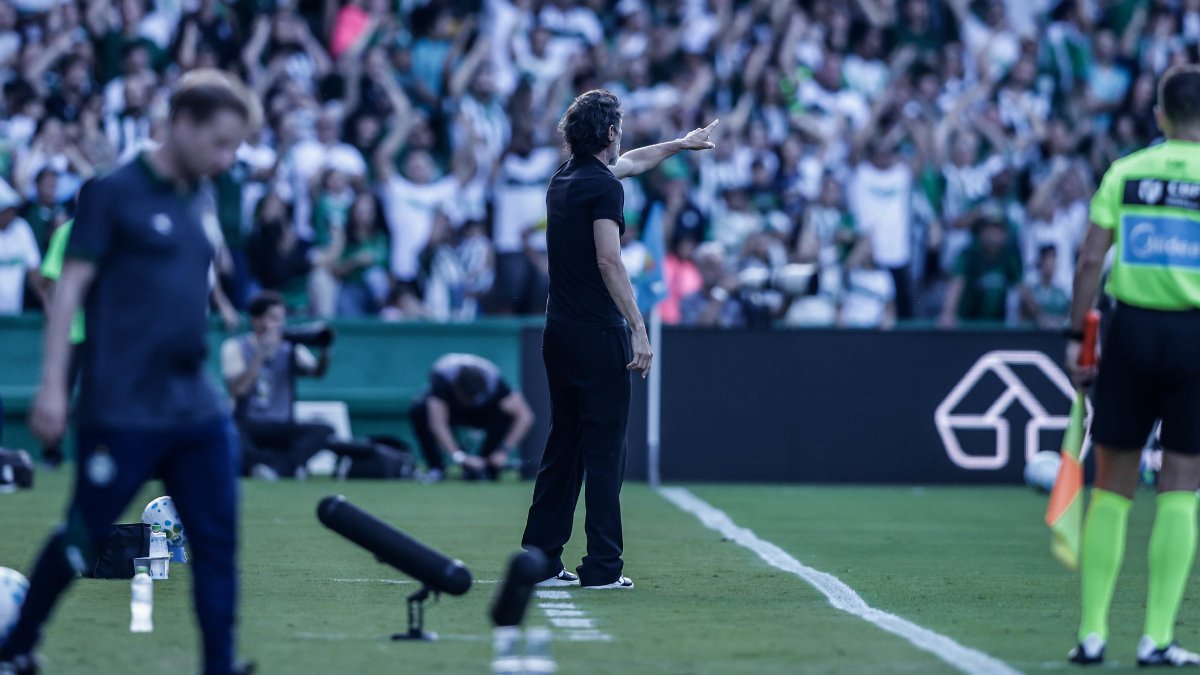 Domínguez admite ‘baixa emocional’ no Atlético e dá receita para melhora