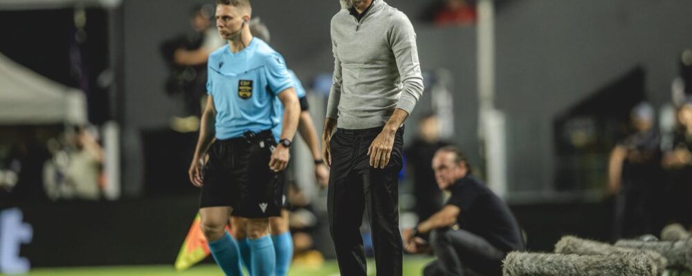 Domínguez aponta erro que Atlético cometeu na Venezuela e na Vila Belmiro