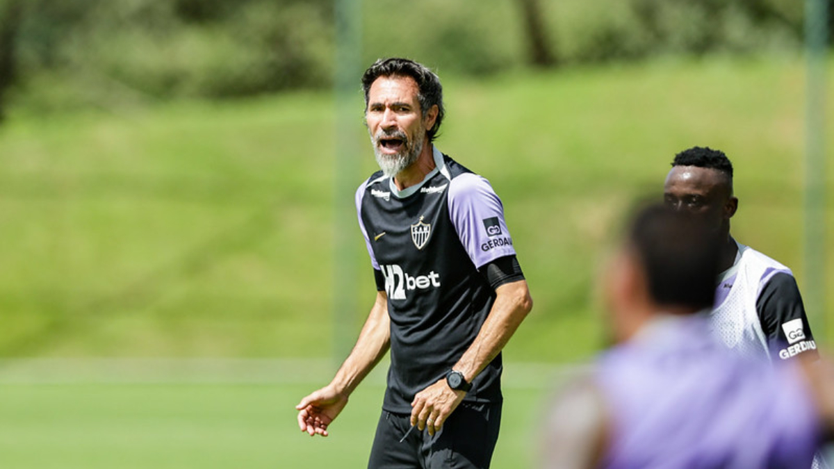 Domínguez define escalação do Atlético para enfrentar o Santos