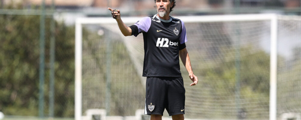 Domínguez explica ausência de Cissé e exalta outra joia do Atlético: ‘Joga muito bem’