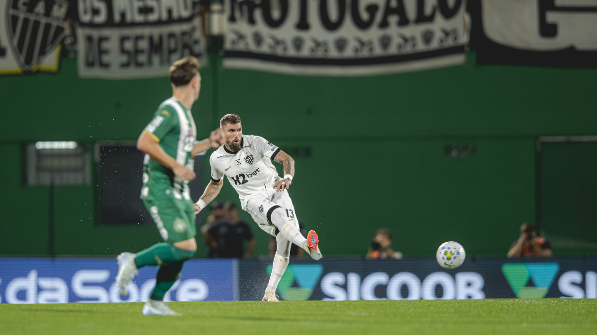 Domínguez explica importância de Lyanco no time titular do Atlético
