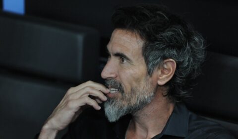 Domínguez nega saída do Atlético e diz: ‘Não perderei um segundo com isso’