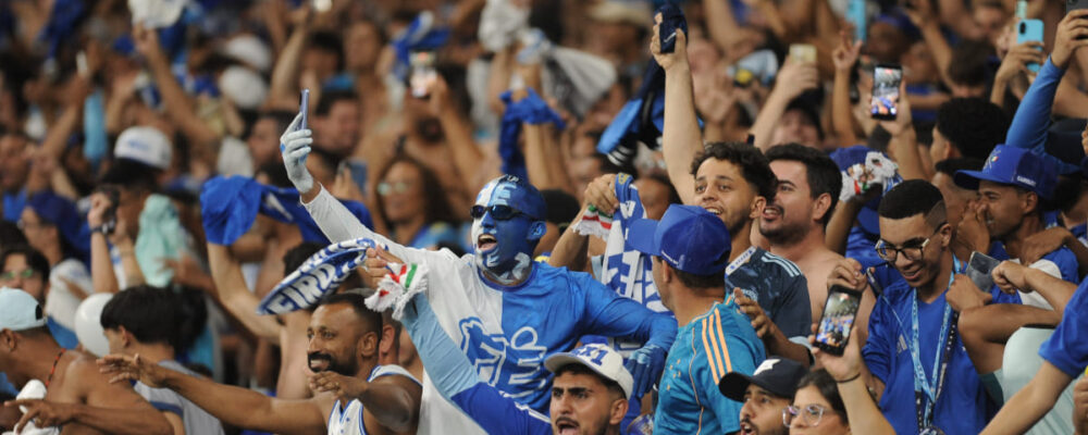 Dupla do Cruzeiro celebra torcida na Libertadores: ‘Não é normal, né?’