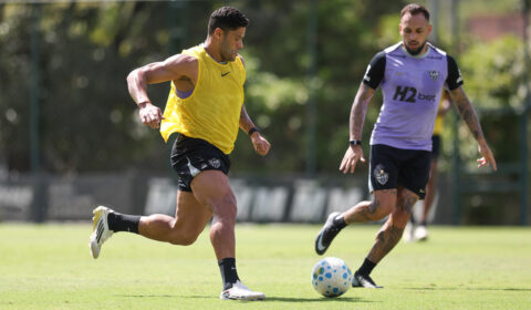 Em negociação para sair do Atlético, Hulk treina com o filho na Cidade do Galo