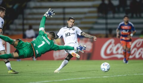 Em qual canal vai passar Santos x Atlético hoje (11/4)?