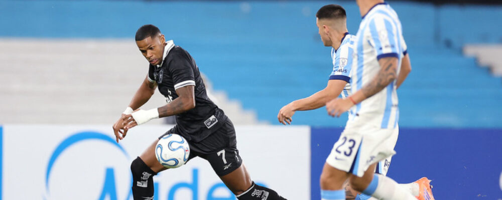 Em um mês de Botafogo, Júnior Santos atinge número de gols pelo Atlético; veja