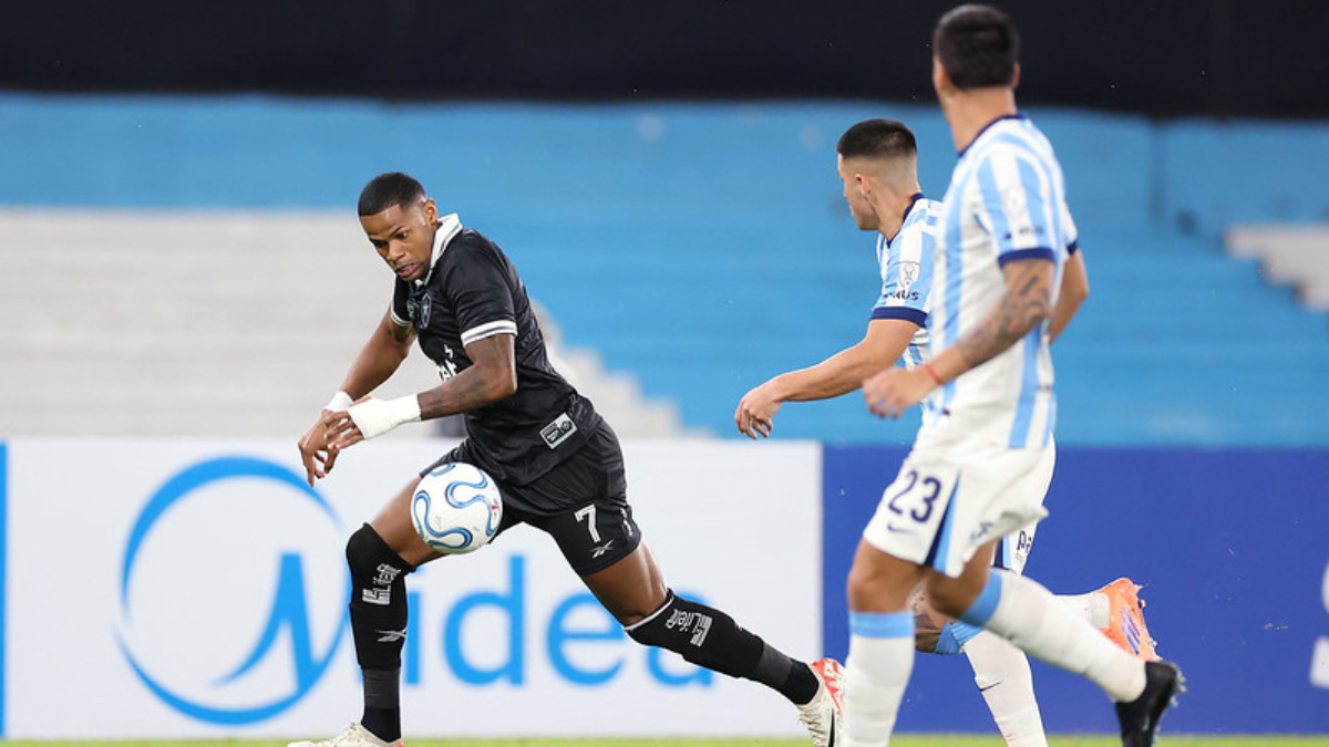 Em um mês de Botafogo, Júnior Santos atinge número de gols pelo Atlético; veja