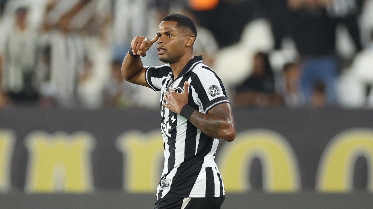 Emprestado pelo Atlético, Júnior Santos faz 1º gol na volta ao Botafogo