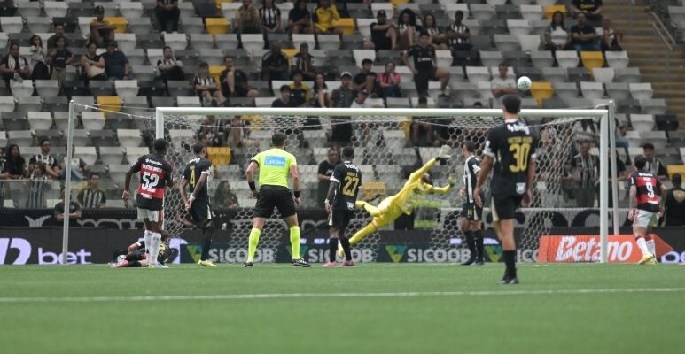 Everson analisa ausência de Hulk em goleada do Flamengo sobre Atlético: ‘Injusto’
